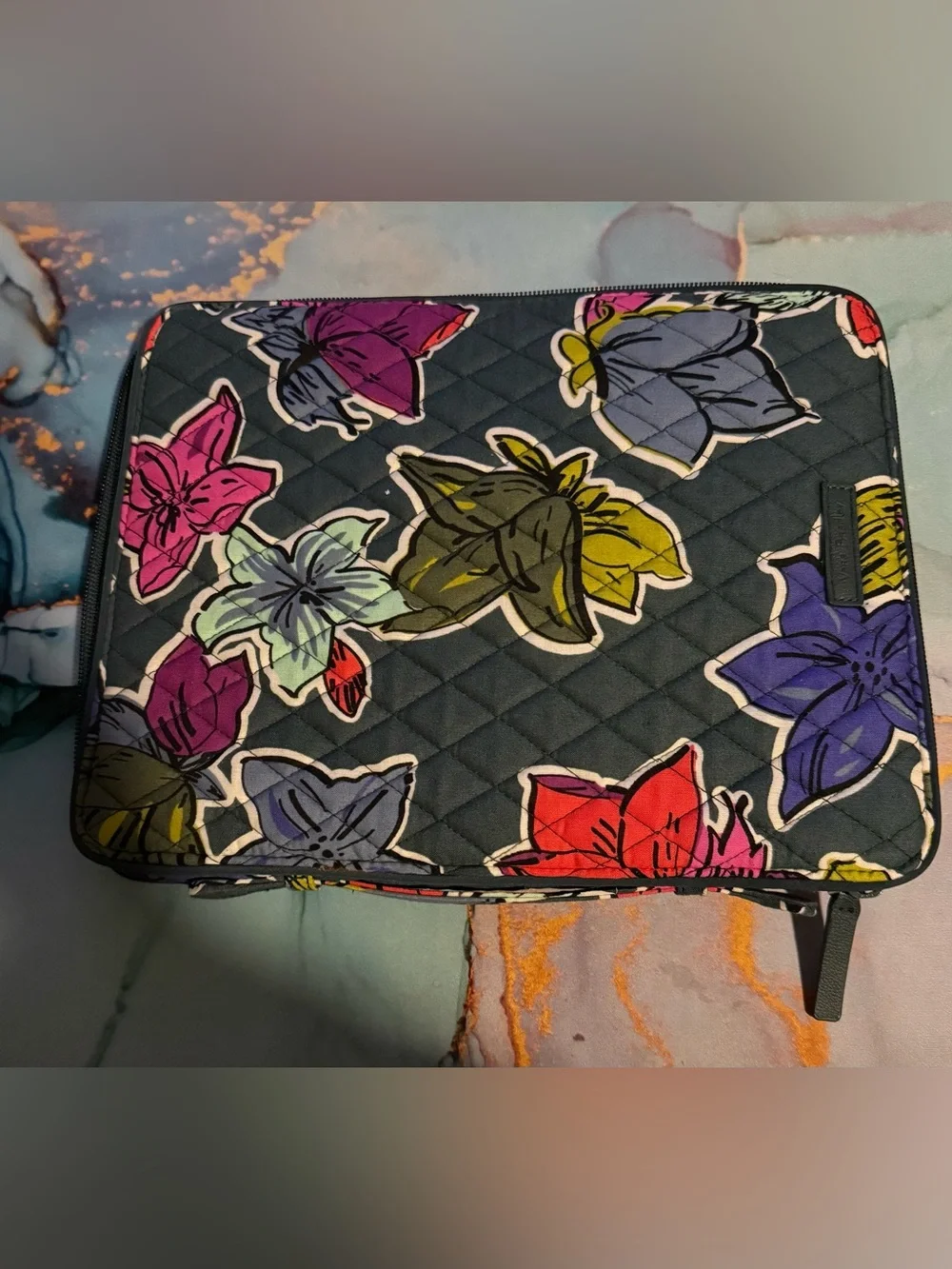 Vera Bradley Green Falling Slower Pattern Quilted Tablet Organizer Case